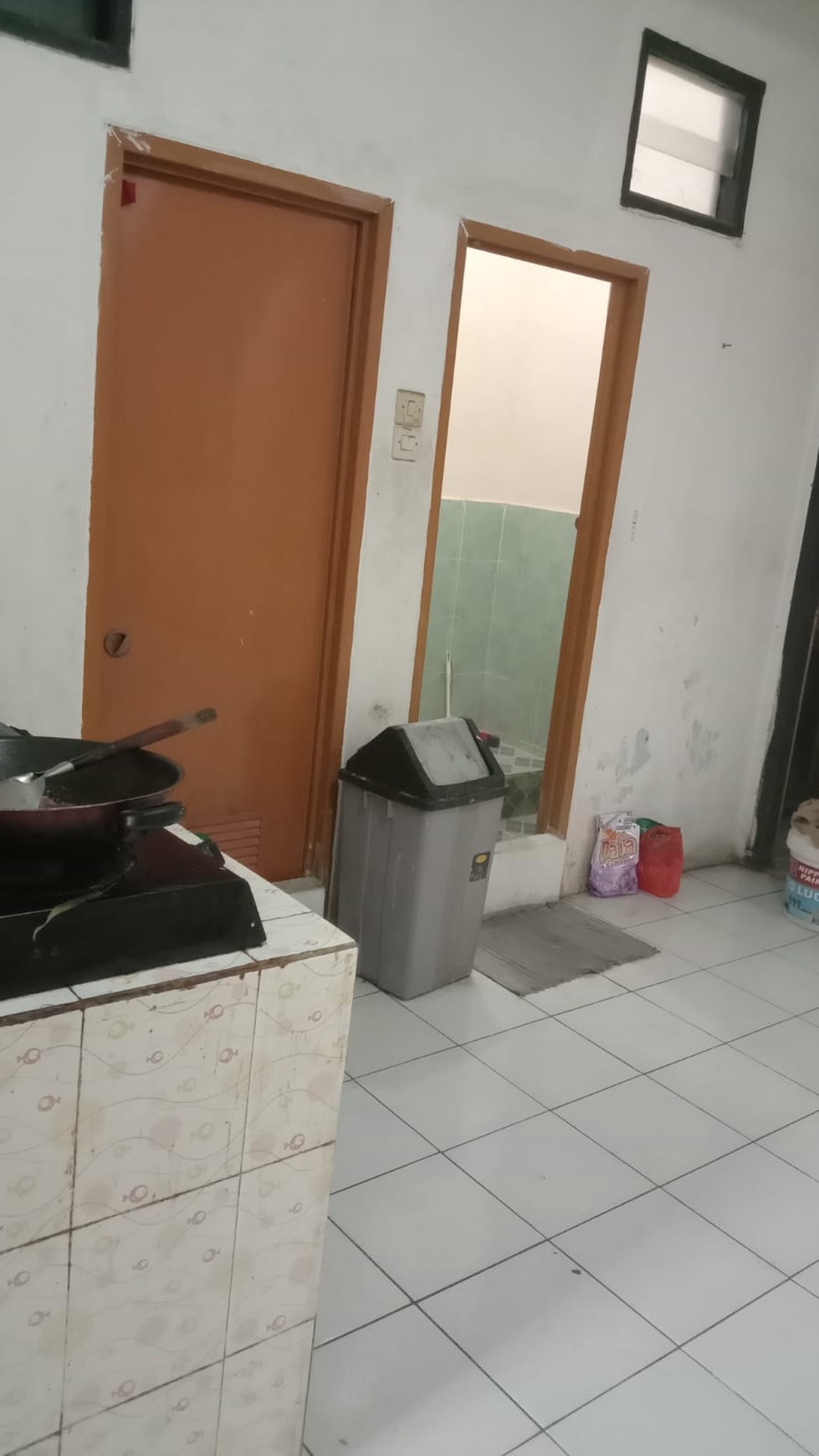 RUMAH KOST DILOKASI STRATEGIS DIDEKAT PUSAT KULINER KEDASIH ANGGREK RAYA JABABEKA CIKARANG