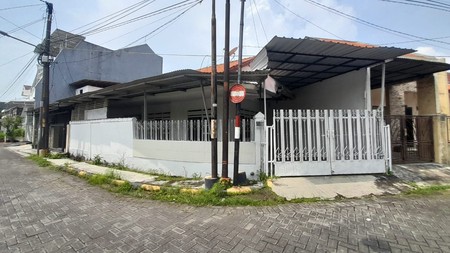 Rumah Hook Darmo Permai Utara Dekat Pusat Perbelanjaan