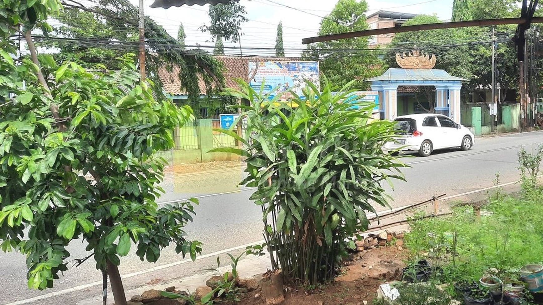 Rumah Berlokasi Di Jalan Arif Rahman Hakim Pertigaan Antasari