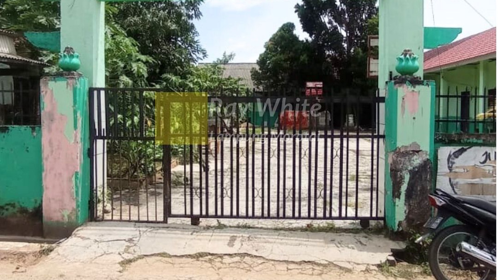 Dijual Bangunan Bekas Sekolah Pusat Kota