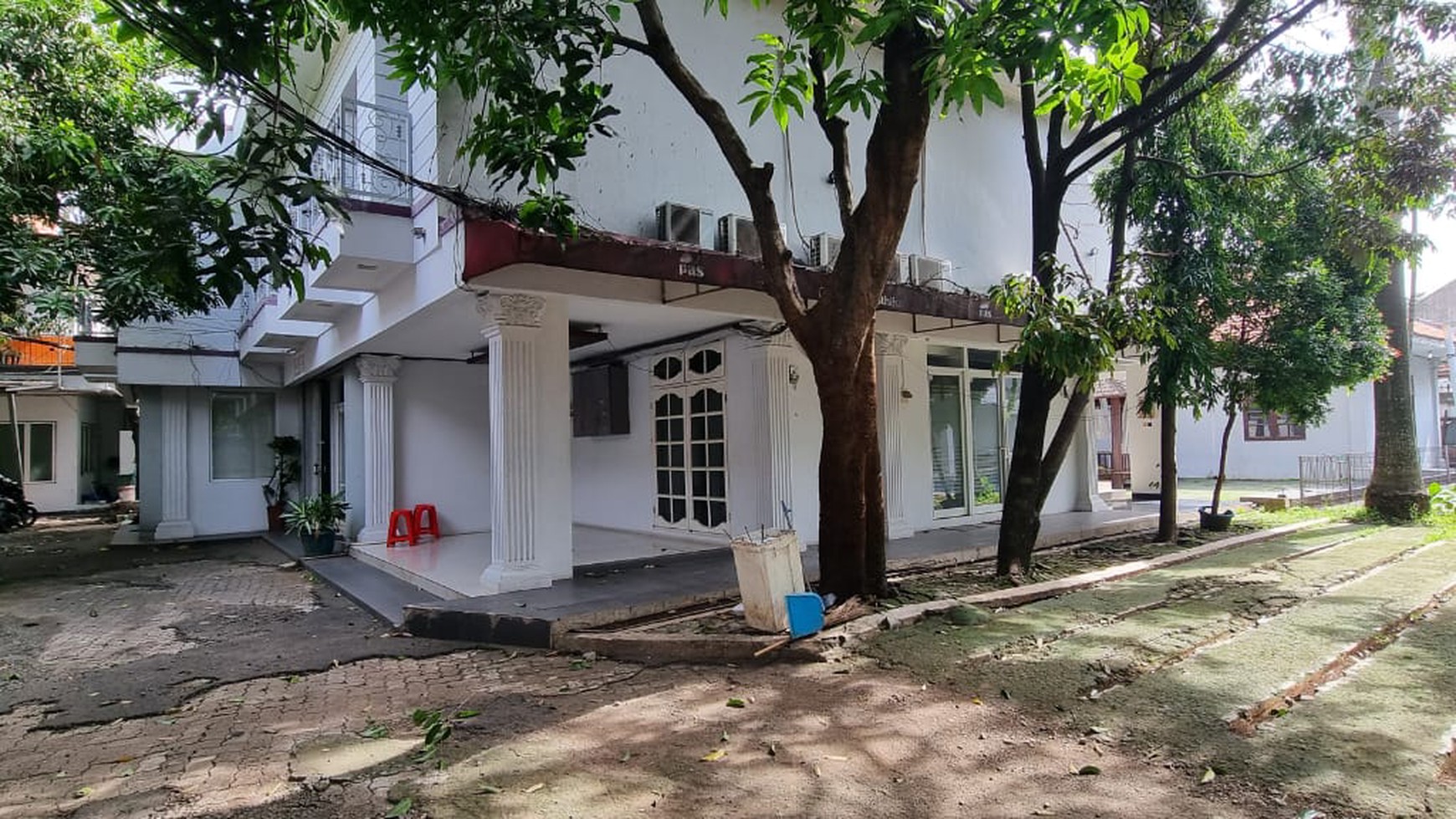 Dijual Ruang Usaha di  Jl Karang Tengah Raya Lebak Bulus - Cilandak Jakarta Selatan