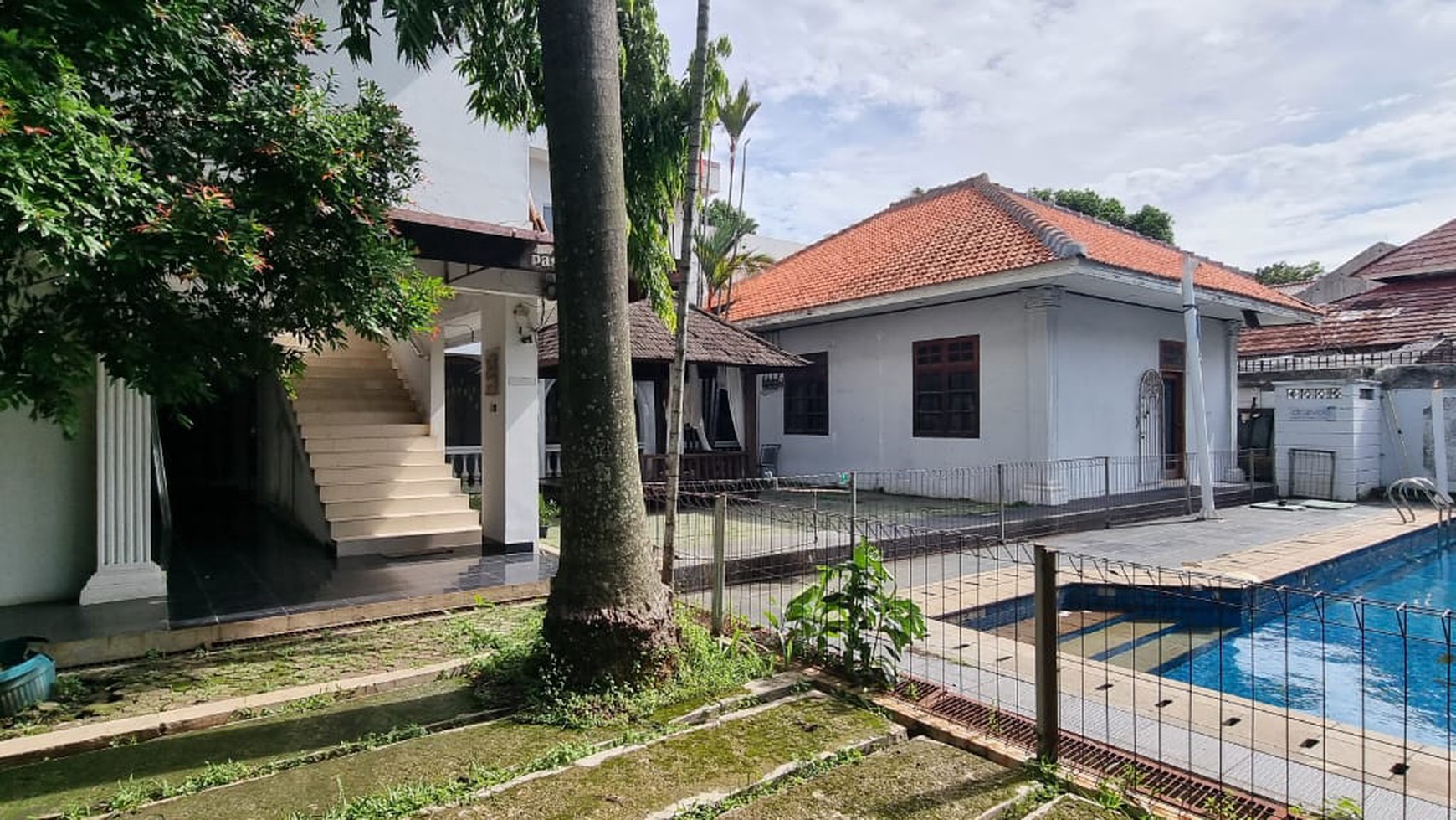 Dijual Ruang Usaha di  Jl Karang Tengah Raya Lebak Bulus - Cilandak Jakarta Selatan