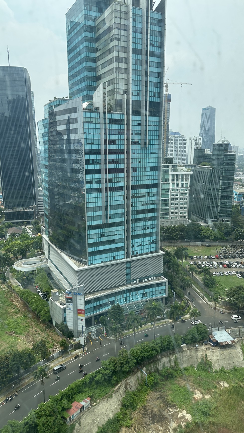 Dijual Ruang Kantor World Capital Tower 110 m2 Bare Condition - Nice View Harga di Bawah Pasar Murah