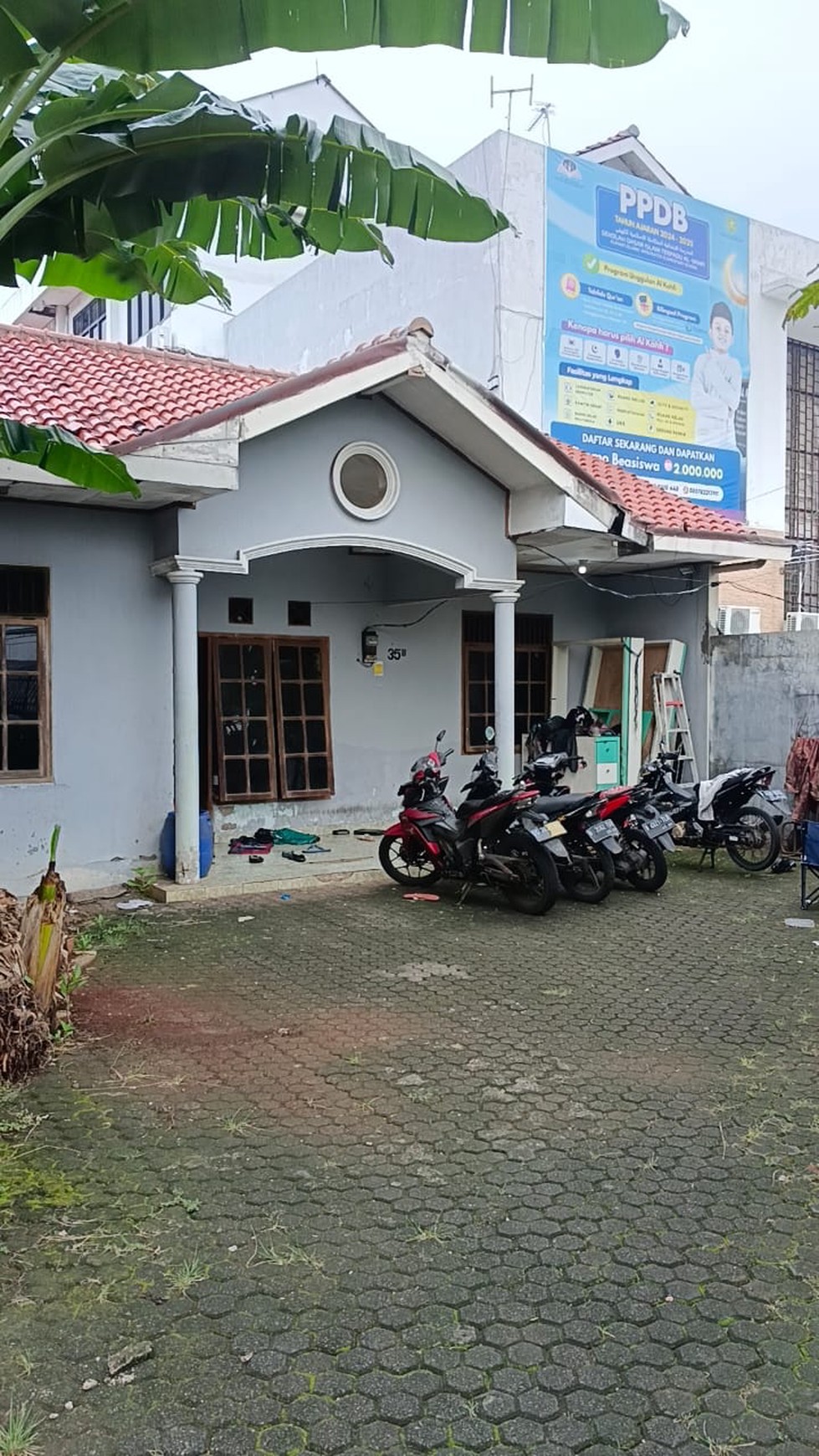 Dijual  Rumah Asri Dan Usaha Kos Pintu Air/Gudang Air, Ciracas Jakarta Timur