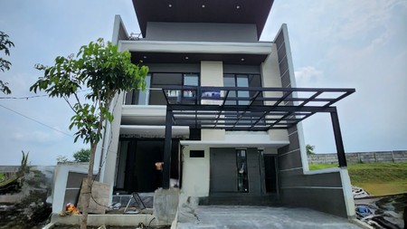 NEW Rumah Eastwood - Woodland - Waterfront Citraland Surabaya Barat - Modern Desain  - Garasi Carport 3 Mobil LUAS  plus KANOPY  Carport