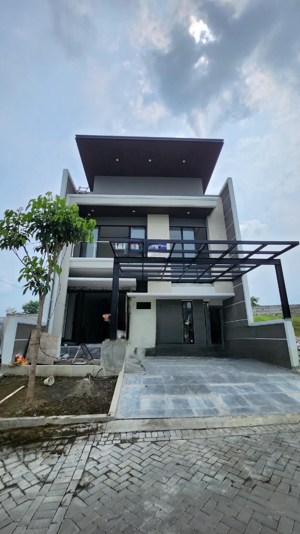 NEW Rumah Eastwood - Woodland - Waterfront Citraland Surabaya Barat - Modern Desain  - Garasi Carport 3 Mobil LUAS  plus KANOPY  Carport