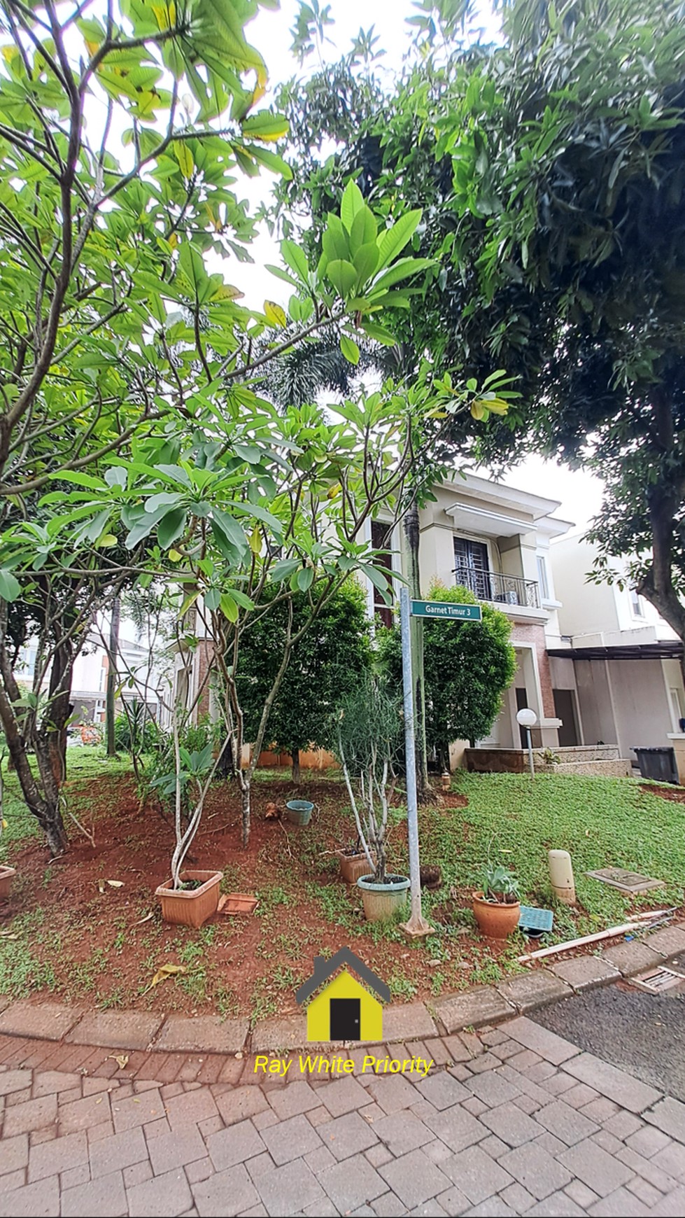 Rumah Hook di Dalam Kawasan Eksklusif Pondok Hijau Golf, Gading Serpong, Tangerang