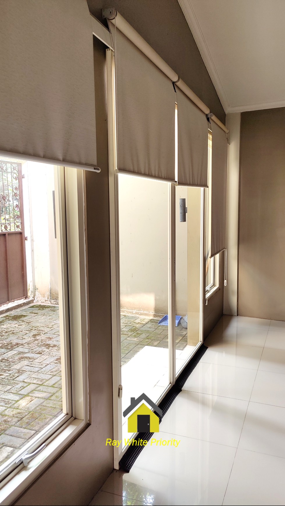 Rumah Hook di Dalam Kawasan Eksklusif Pondok Hijau Golf, Gading Serpong, Tangerang