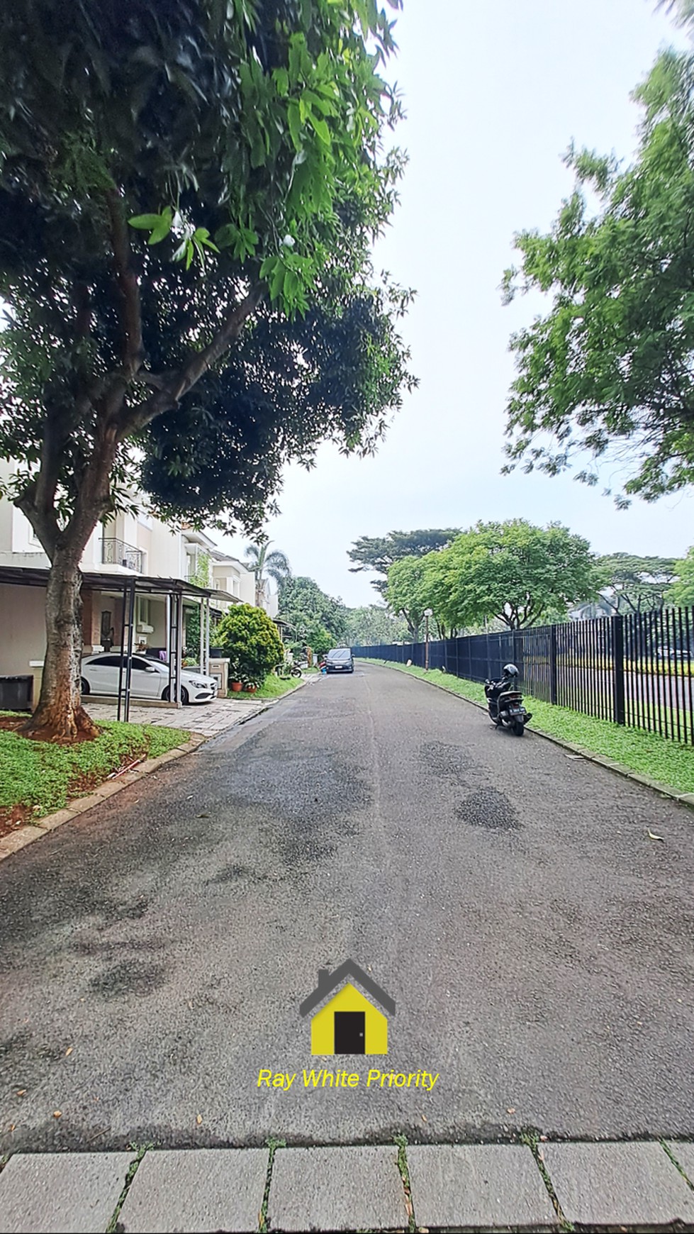 Rumah Hook di Dalam Kawasan Eksklusif Pondok Hijau Golf, Gading Serpong, Tangerang