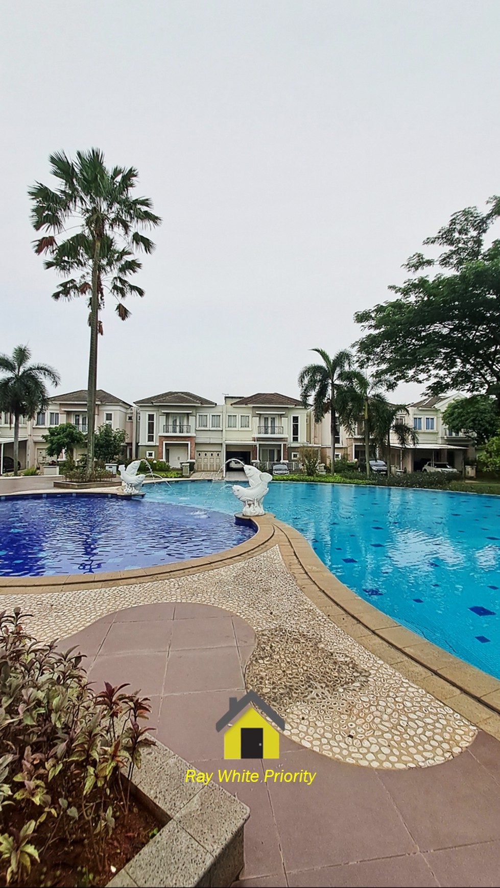 Rumah Hook di Dalam Kawasan Eksklusif Pondok Hijau Golf, Gading Serpong, Tangerang