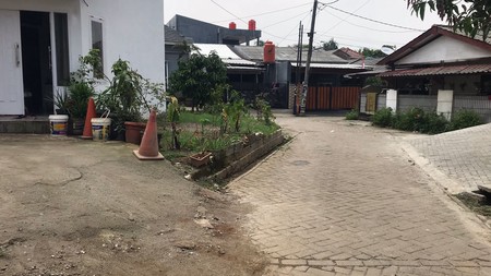 Rumah Lokasi Strategis dengan Halaman Luas dan Strategis @Pinang, Tangerang