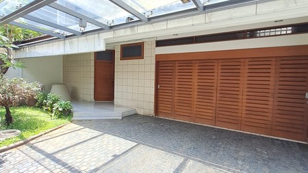 Rumah Modern Minimalis Cocok untuk Kantor Area Gandaria