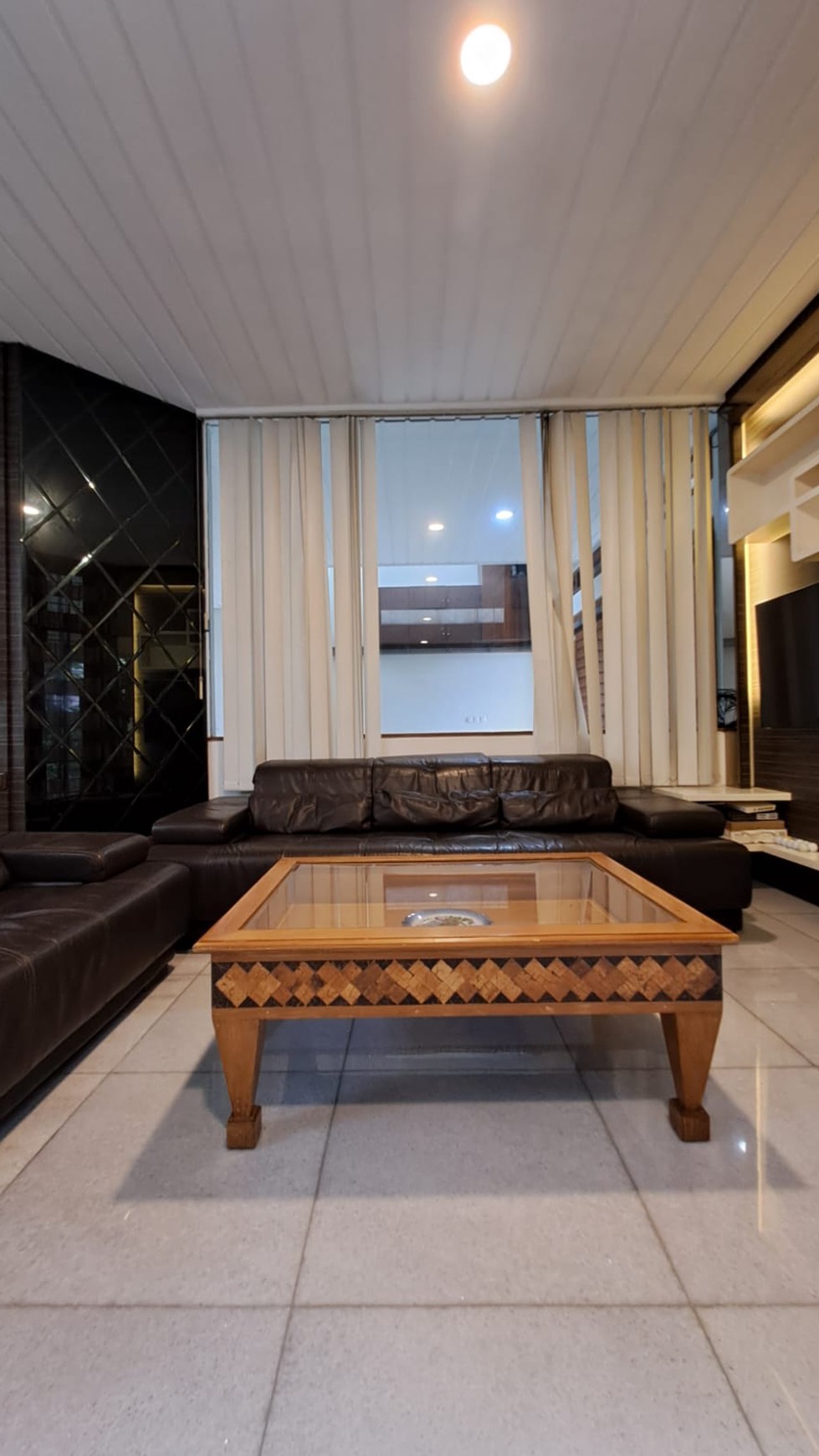 Rumah Modern Minimalis Cocok untuk Kantor Area Gandaria