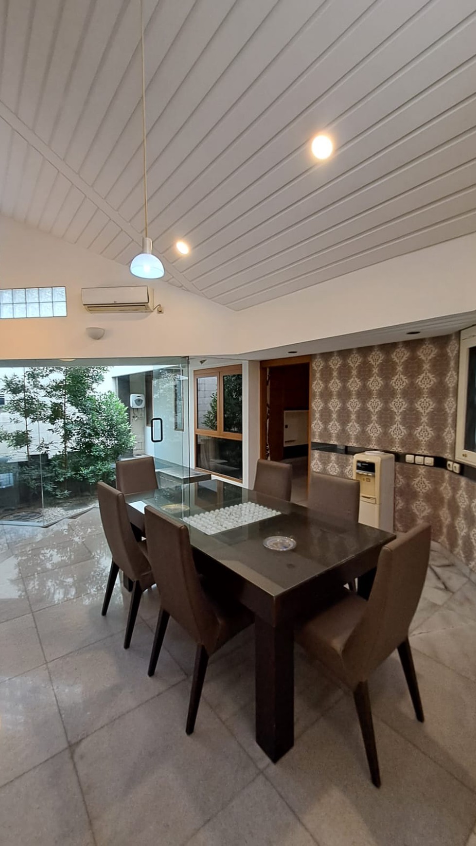 Rumah Modern Minimalis Cocok untuk Kantor Area Gandaria