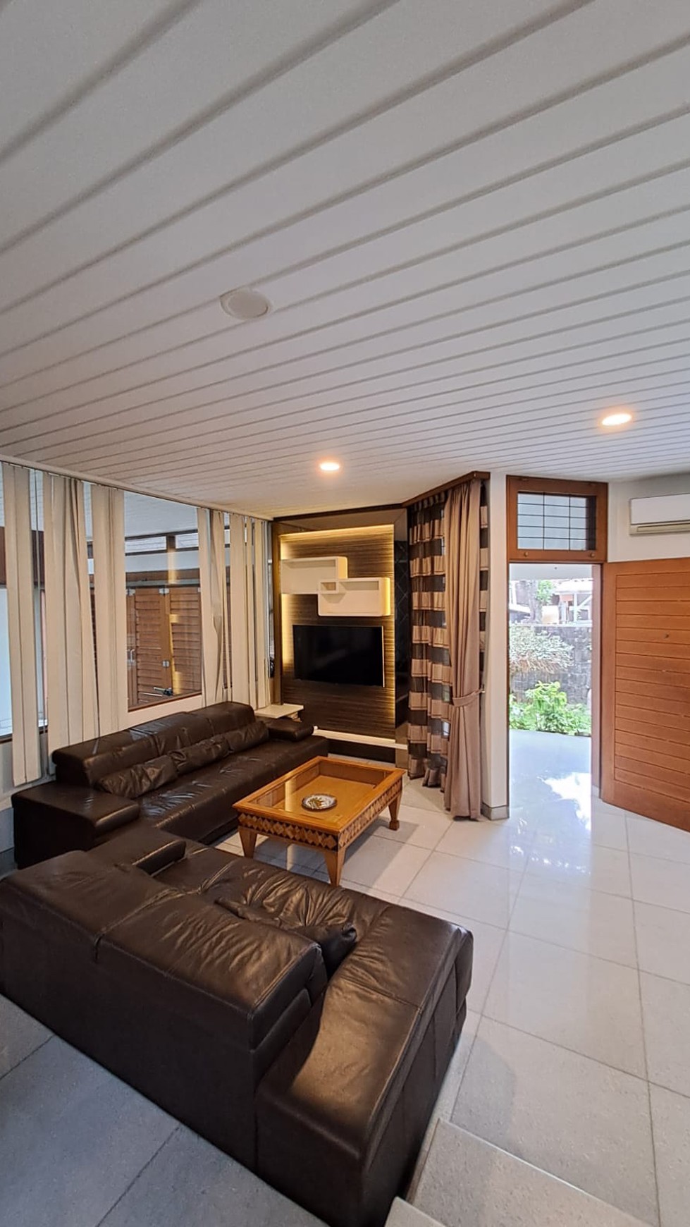 Rumah Modern Minimalis Cocok untuk Kantor Area Gandaria