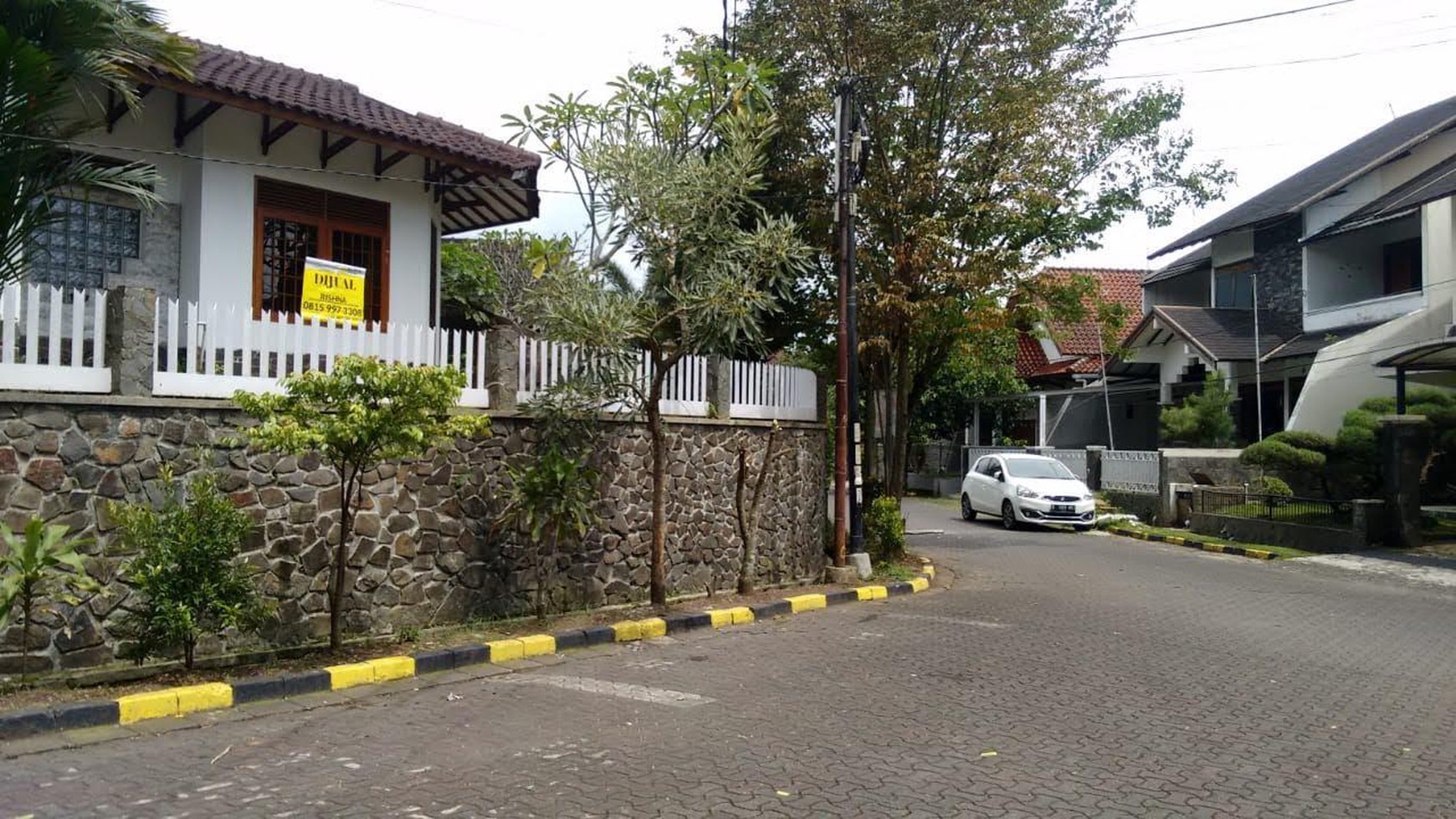 Reposisi Harga. Rumah tropis dalam komplek di Cikutra 3km dari Gedung Sate