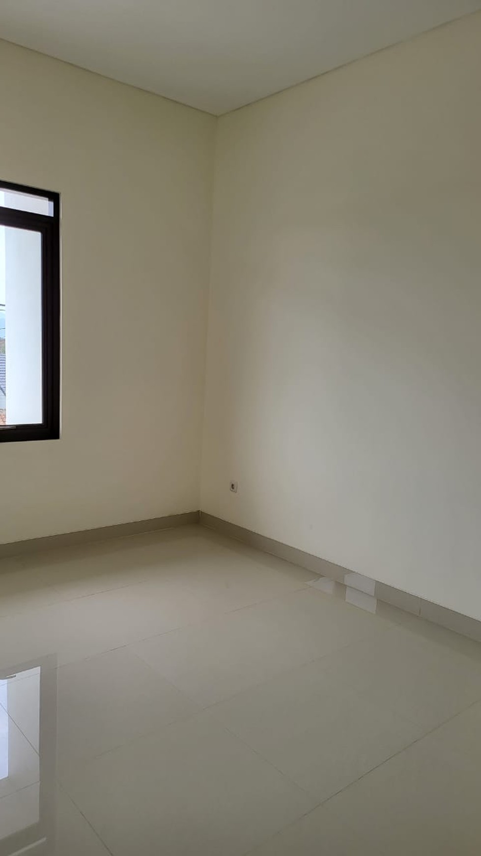 Rumah Baru Hoek Minimalis Asri di Jl Emerald, Gateway Pasteur Bandung