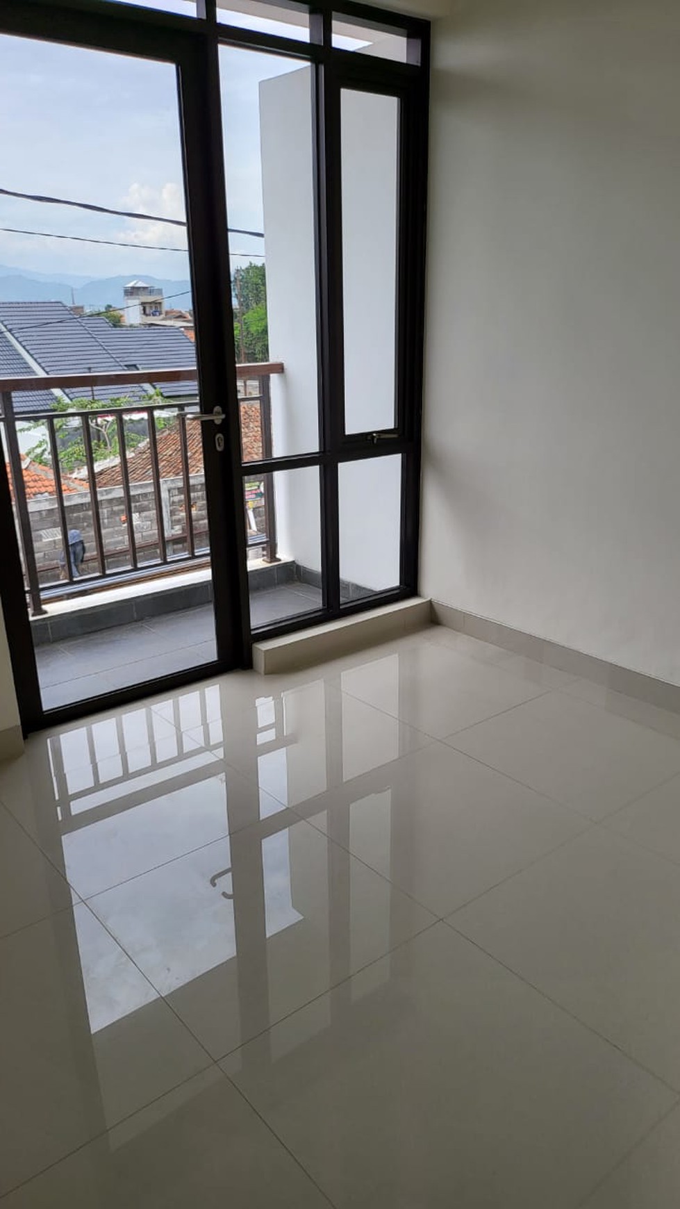 Rumah Baru Hoek Minimalis Asri di Jl Emerald, Gateway Pasteur Bandung