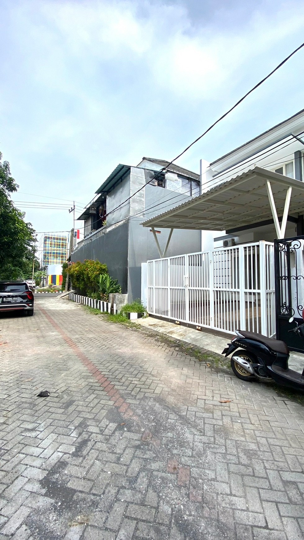 Dijual Rumah Baru Griya Babatan Mukti Wiyung Sby BONUS Full Furnished + Elektronik- Strategis dekat Pakuwon Mall, PTC, Supermall