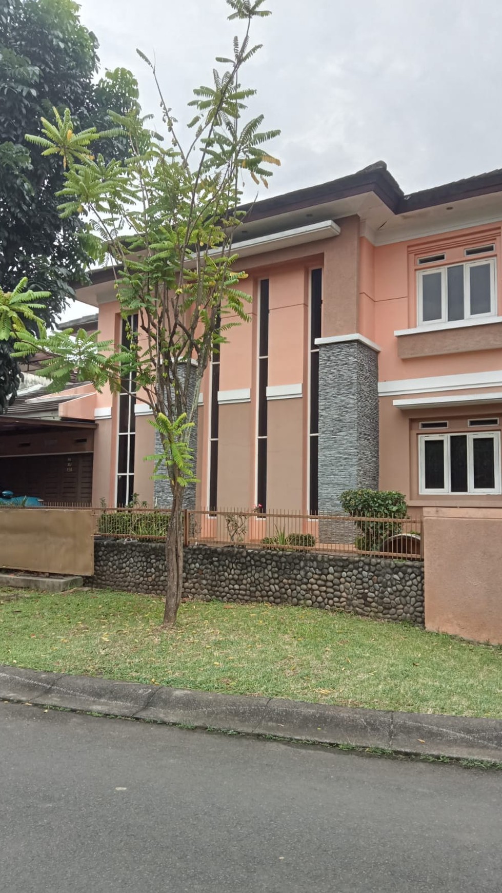 Rumah Hoek, Besar, Bagus, Murah dalam cluster ada Club House Sektor 9 Bintaro