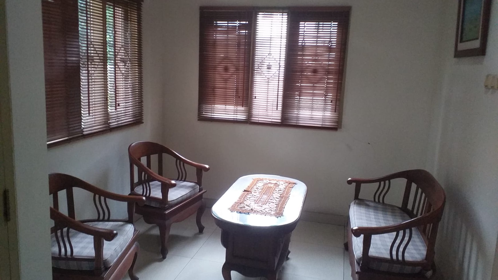 Rumah Hoek, Besar, Bagus, Murah dalam cluster ada Club House Sektor 9 Bintaro