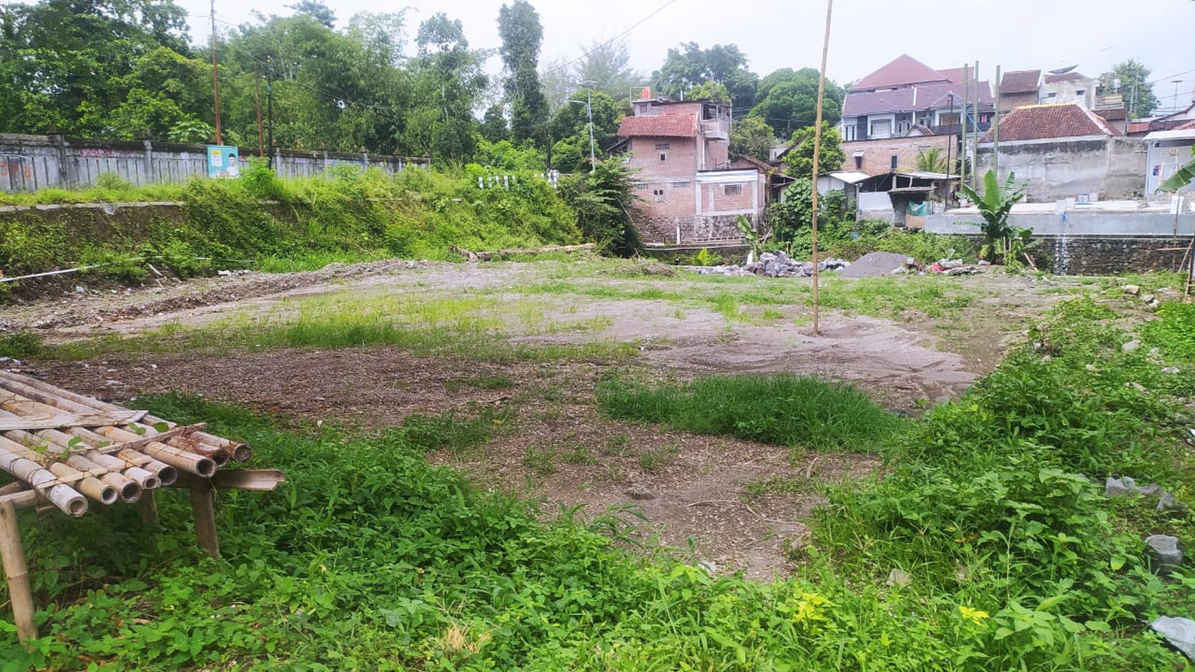 Tanah Luas 996 Meter Persegi Lokasi Dekat Jl Ring Road Timur Depok Sleman 