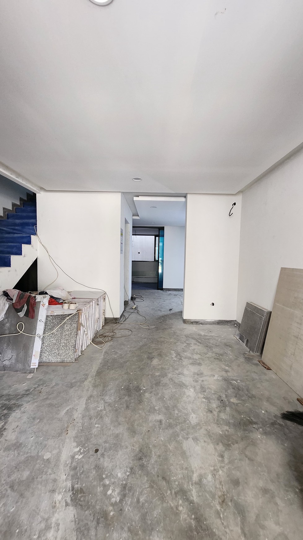 NEW PRIVATE Lift Rumah Pakuwon Indah Surabaya Barat plus PRIVATE BALKONY Atas LUAS Mewah Modern Siap Huni