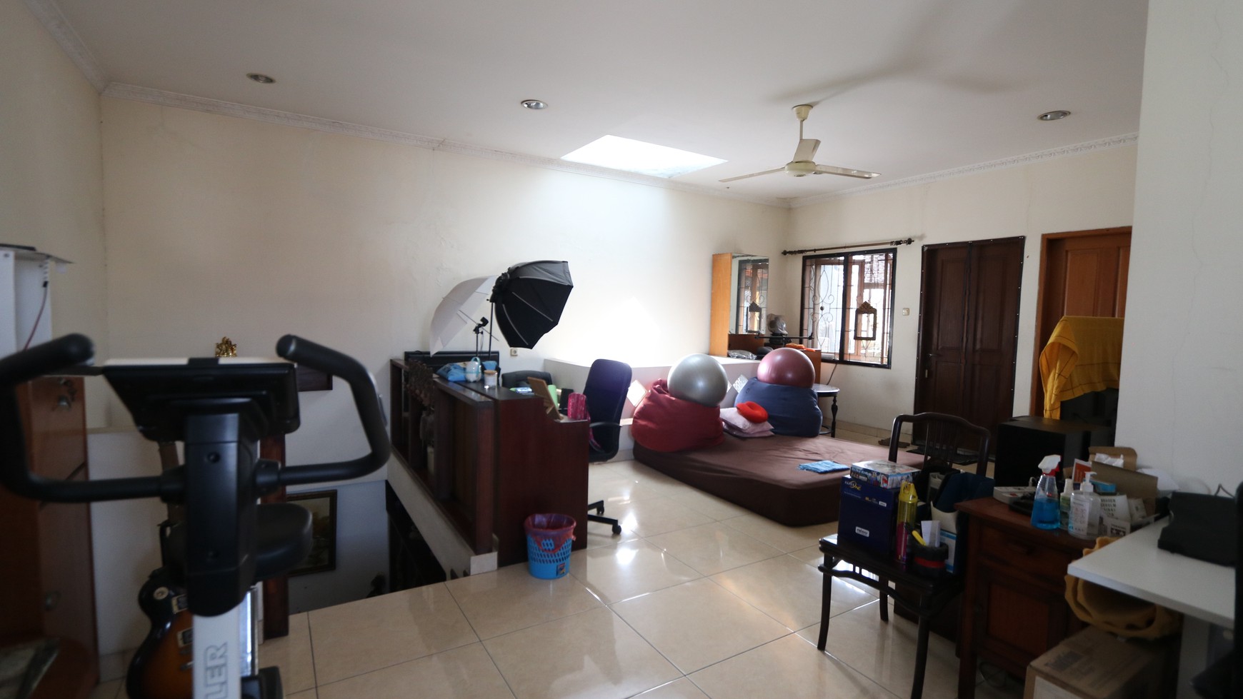 Dijual Rumah dengan 7+1 Kamar Tidur  di Kelapa Gading Timur / For Sale : House 7 + 1 Bedrooms in Kelapa Gading Timur