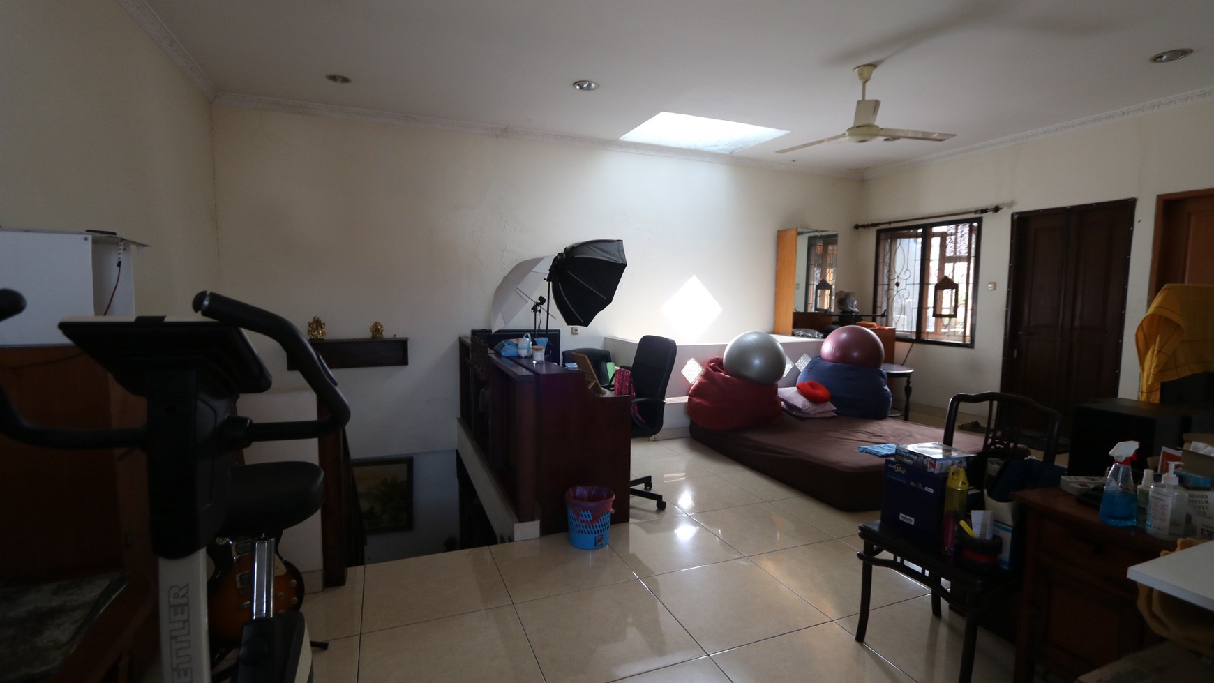 Dijual Rumah dengan 7+1 Kamar Tidur  di Kelapa Gading Timur / For Sale : House 7 + 1 Bedrooms in Kelapa Gading Timur