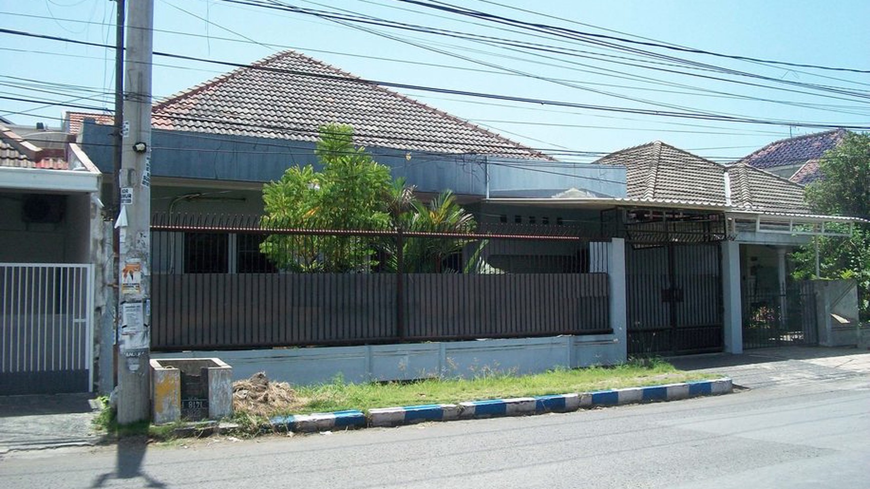 Rumah di Bendul Merisi Selatan Surabaya Selatan, Bagus + Terawat, Lokasi Strategis, Row Jalan Lebar
