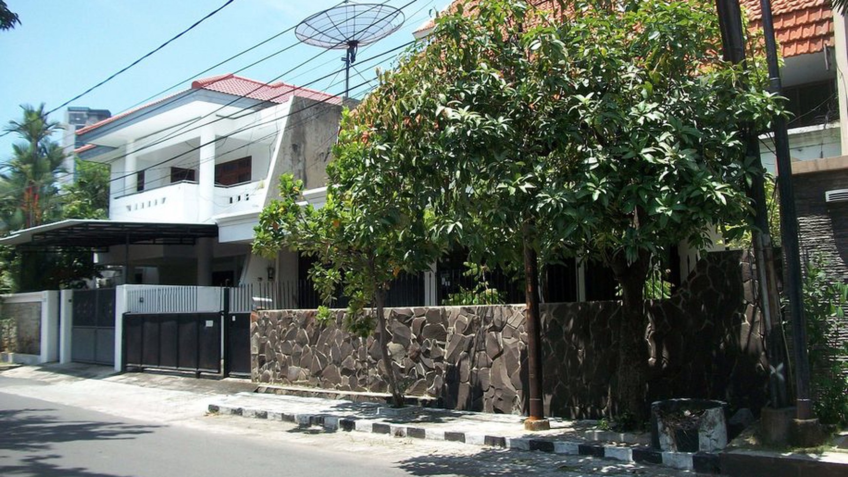 Rumah di Margorejo Indah Surabaya Selatan, Lokasi Strategis dekat Mall & Apartemen Plaza Marina, Row Jalan Lebar