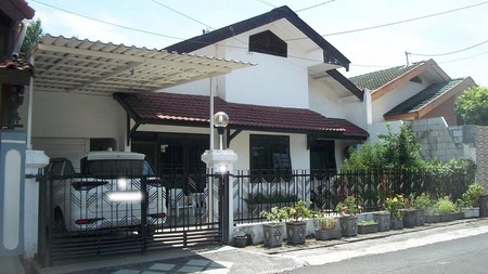 Rumah di Baruk Utara Surabaya Timur, Row Jalan Lebar, Bagus + Terawat,