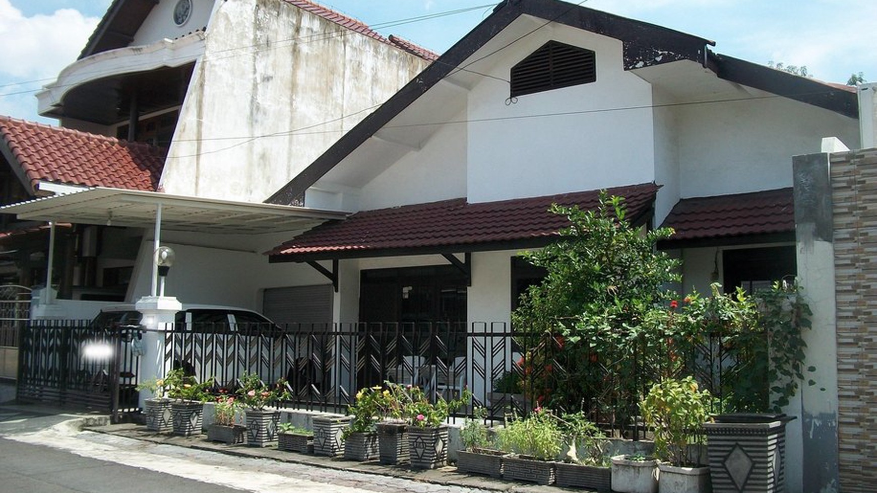 Rumah di Baruk Utara Surabaya Timur, Row Jalan Lebar, Bagus + Terawat,