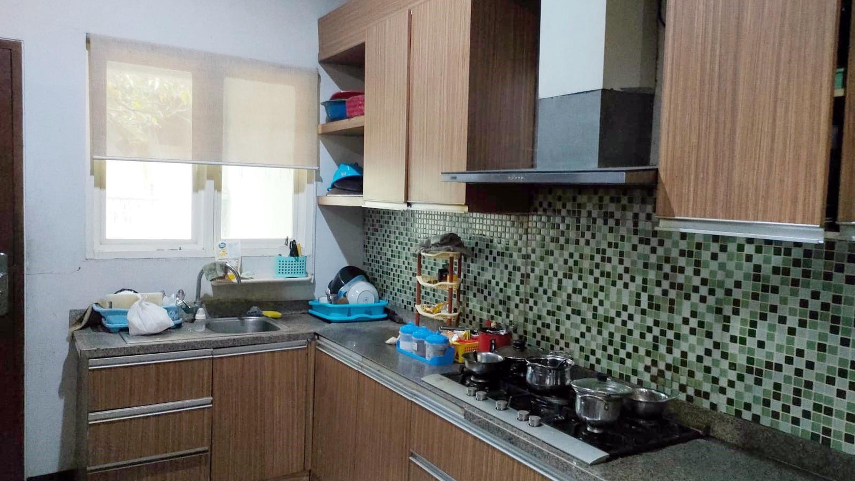 Rumah di Perum Juanda Regency Sidoarjo, 1.5 Lantai, Hook/Pojokan, Dekat Bandara, Siap Huni - RI -