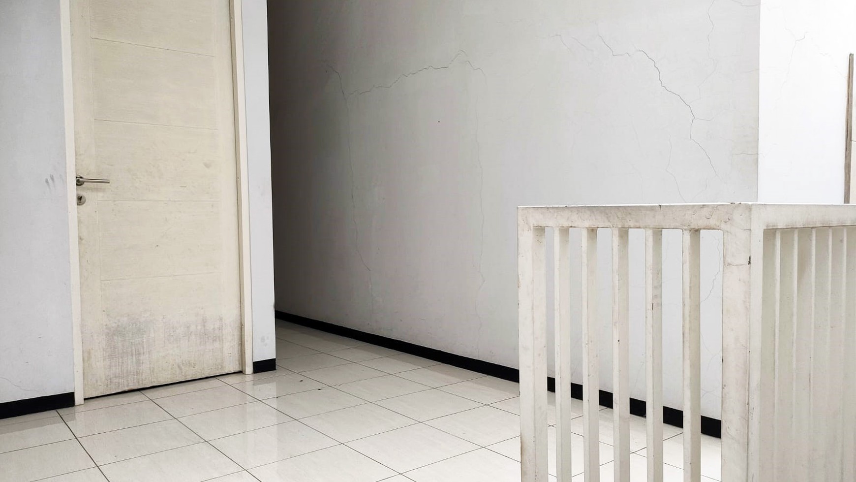 Rumah di Perum Juanda Regency Sidoarjo, 1.5 Lantai, Hook/Pojokan, Dekat Bandara, Siap Huni - RI -