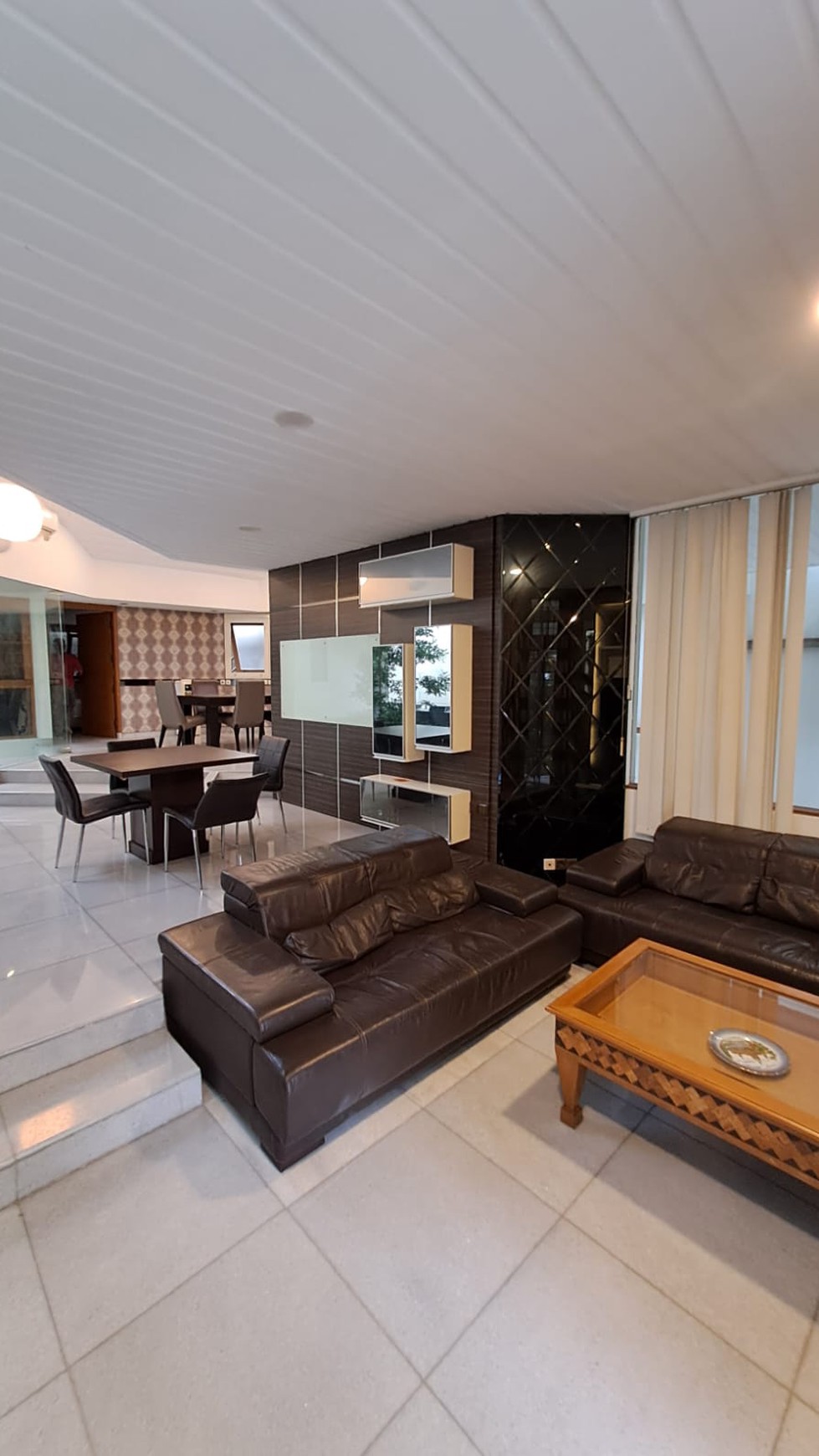 Rumah Modern Cocok untuk Tempat Tinggal dan Usaha Area Gandaria