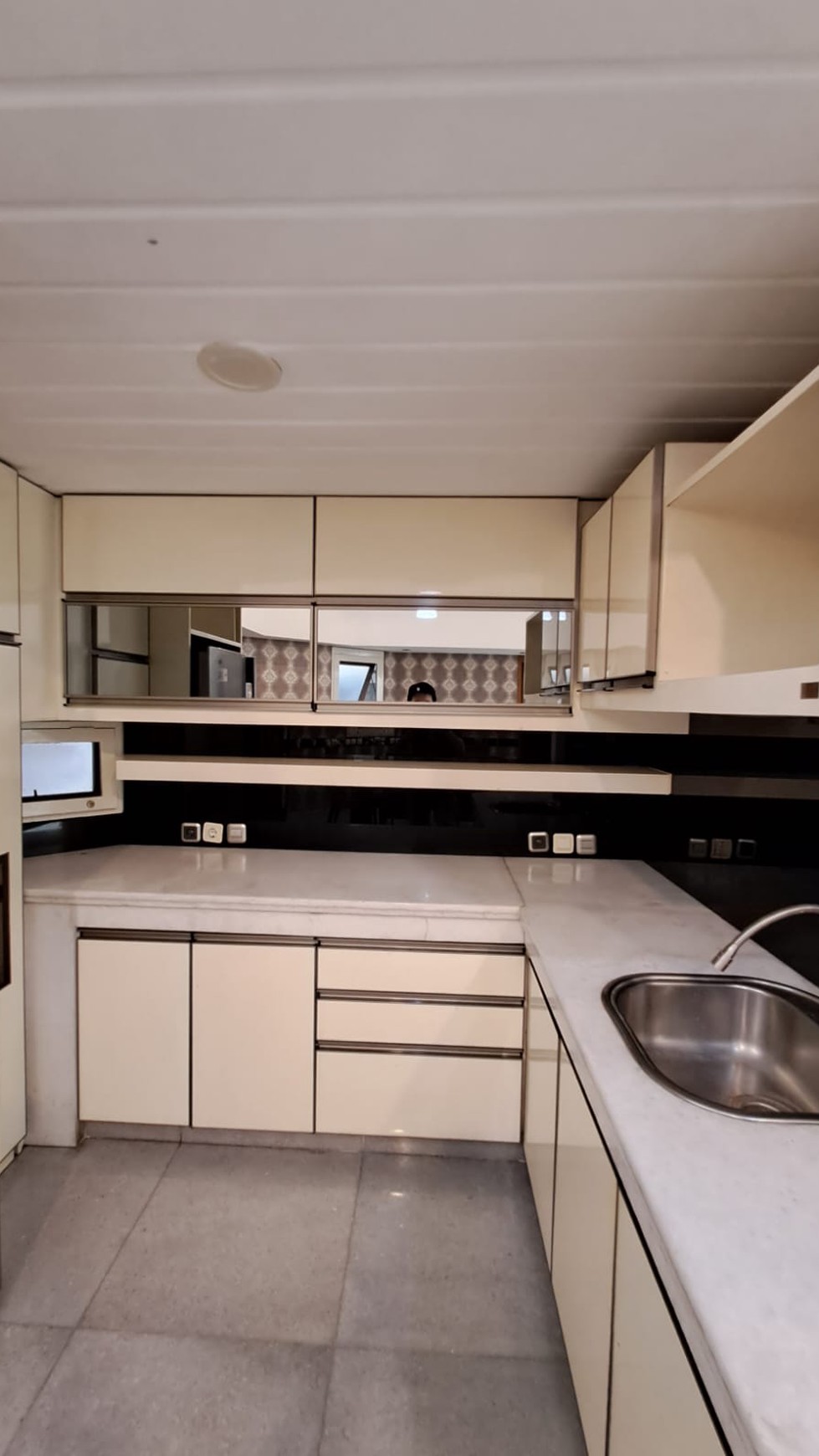 Rumah Modern Cocok untuk Tempat Tinggal dan Usaha Area Gandaria
