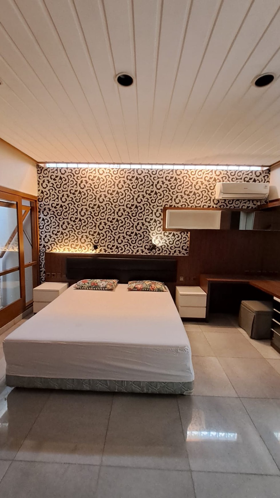 Rumah Modern Cocok untuk Tempat Tinggal dan Usaha Area Gandaria