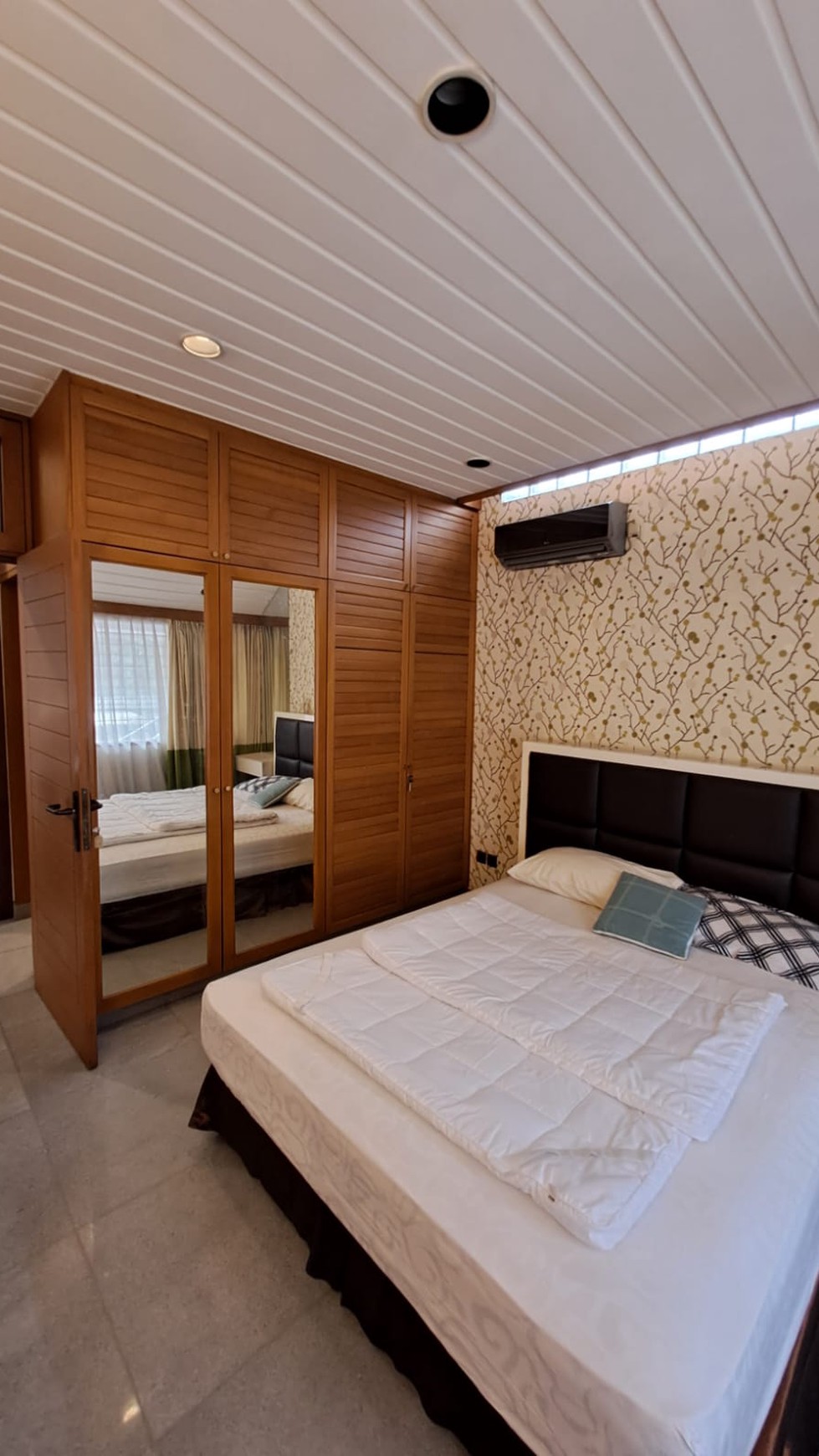 Rumah Modern Cocok untuk Tempat Tinggal dan Usaha Area Gandaria