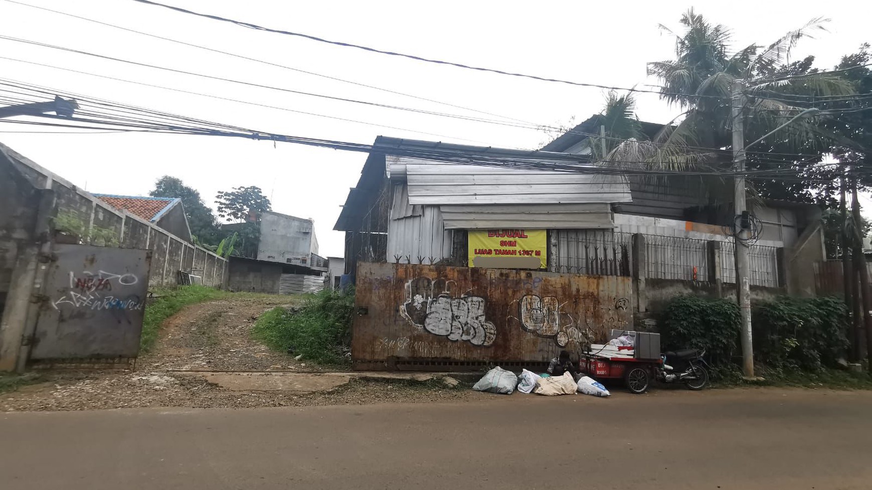 TANAH DENGAN MUKA LEBAR DI JALAN RAYA BOGOR COCOK UNTUK USAHA