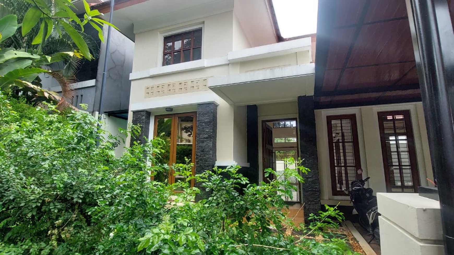 Rumah Bagus, Asri siap lingkungan aman dan nyaman dalam cluster di Bintaro