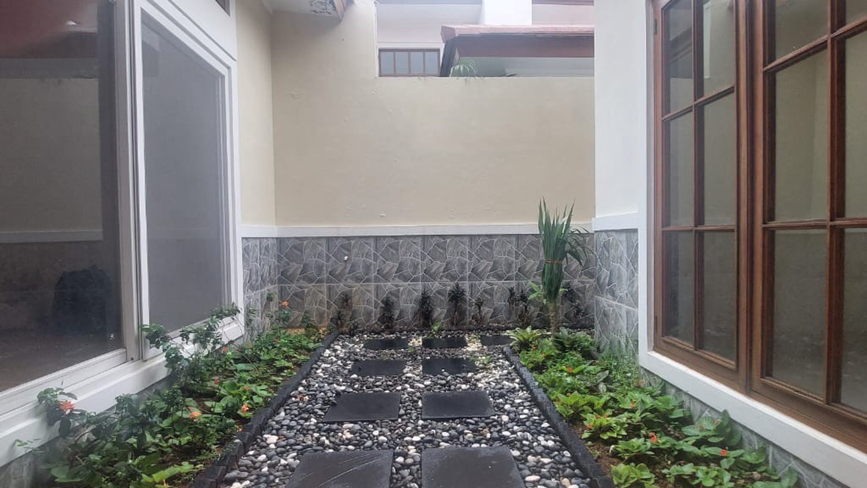 Rumah Bagus, Asri siap lingkungan aman dan nyaman dalam cluster di Bintaro
