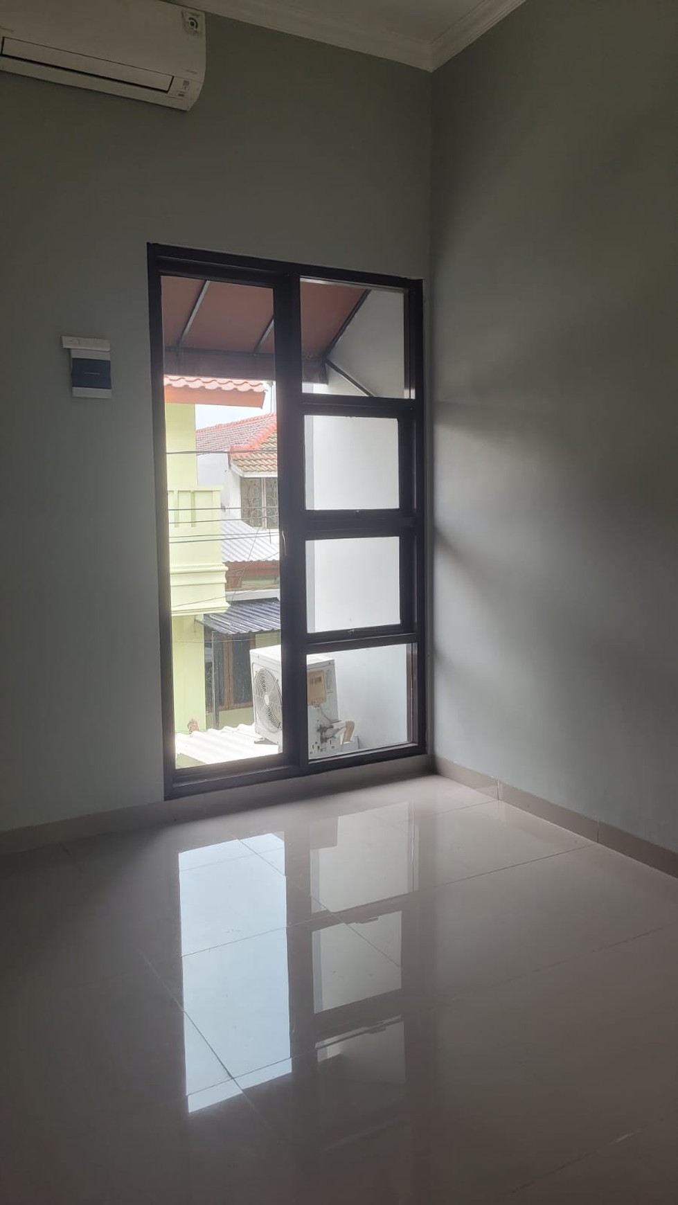 Rumah Siap Huni Brand New Semi Furnised di Cluster Jalak Bali Graha Bintaro