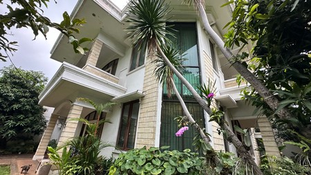 Dijual rumah area komersial di Jl Sungai Sambas - Kebayoran Baru - Jakarta Selatan