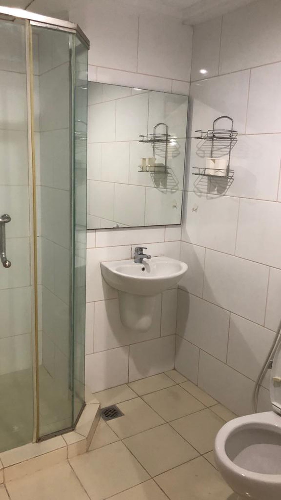 Disewakan Apartemen Waterplace Tower A, Lantai Rendah. Pakuwon Indah