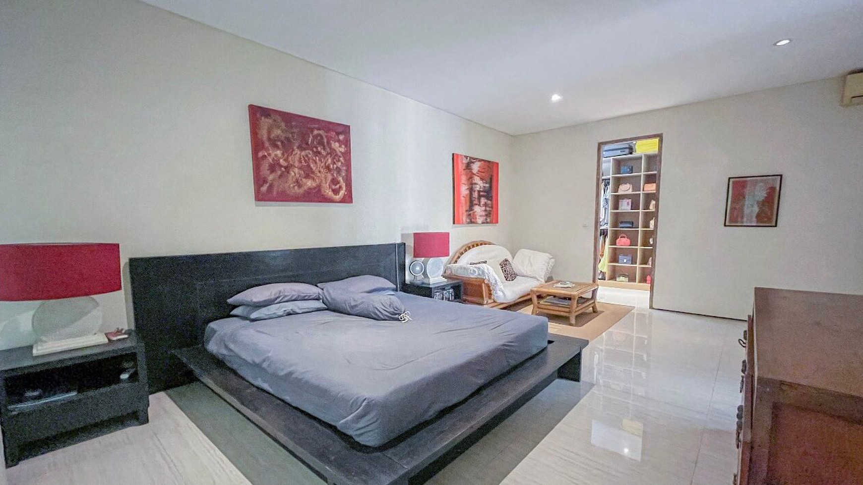 Freehold villa in Kerobokan Close Seminyak Bali