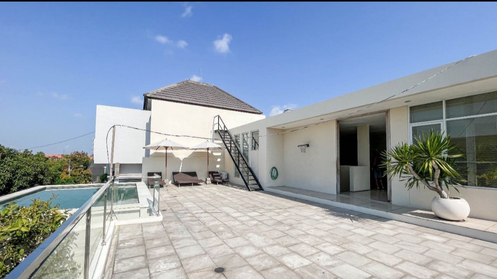 Freehold villa in Kerobokan Close Seminyak Bali