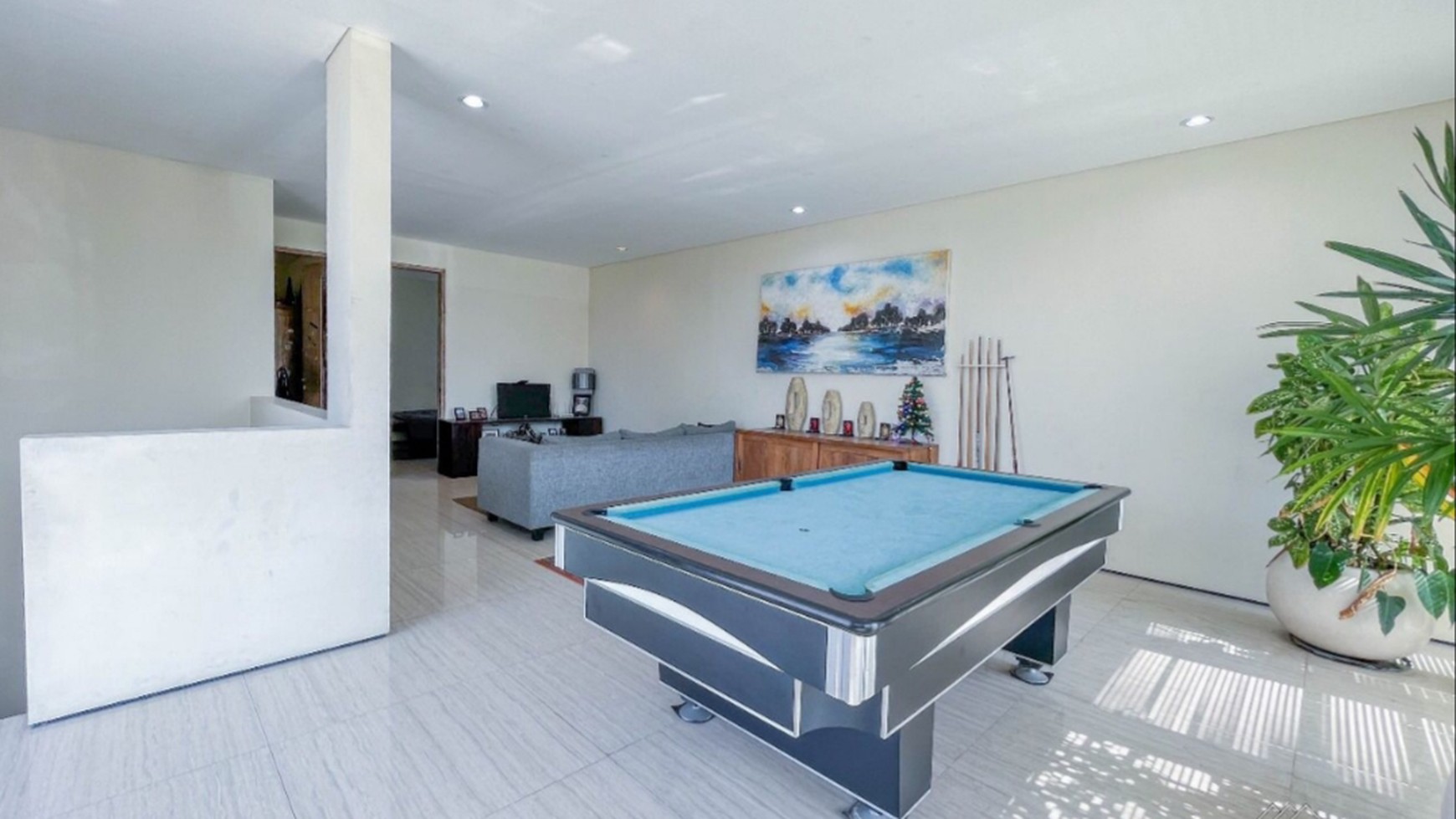 Freehold villa in Kerobokan Close Seminyak Bali