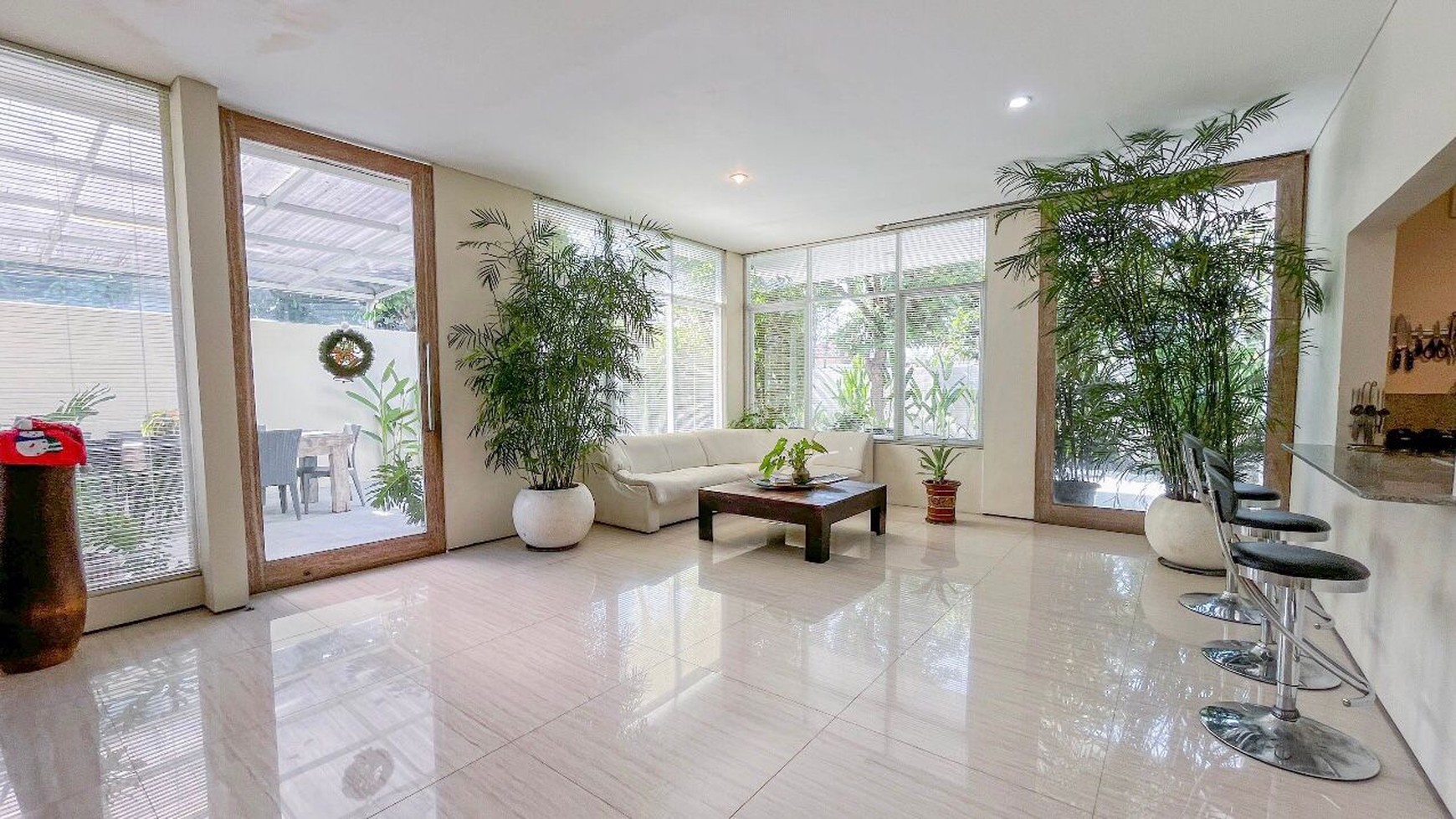 Freehold villa in Kerobokan Close Seminyak Bali