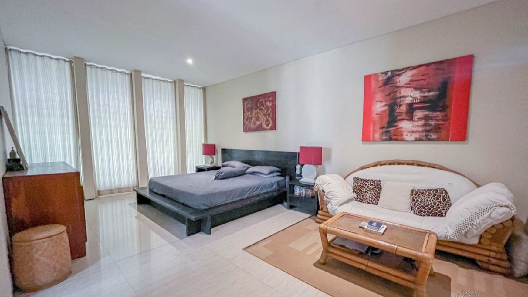 Freehold villa in Kerobokan Close Seminyak Bali